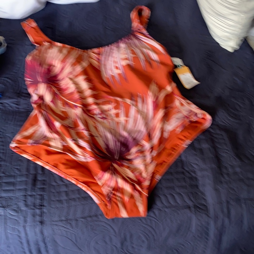 One piece suit never worn color is beautiful